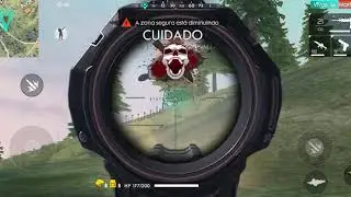 Jogando Free Fire (apenas som do jogo)