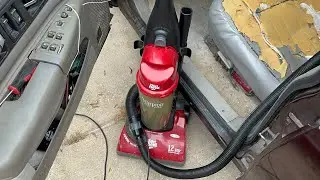 Dirt Devil Scorpion | Vacuuming my sandy sedan