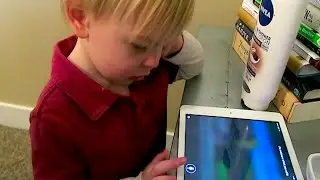 Toddler argues with Siri!