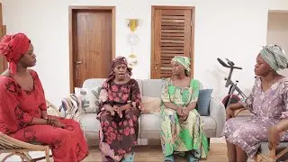 Women meeting be like