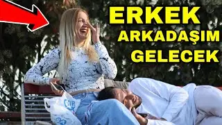 G&Uuml;ZEL KIZLARA DİZİNDE VE OMUZDA UYUMA ŞAKASI ( KIZ TAVLAMAK )