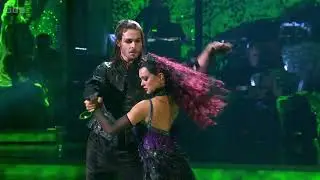 Джордж Кларк танцует ча-ча-ча под песню Apple от Charli XCX &mdash; Strictly 2025, неделя 6
