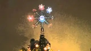 LED Christmas Tree Topper - Color Changing Glittery Snowflake with Starburst Lights