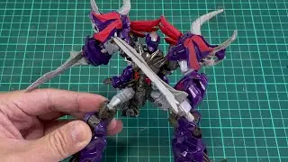 Transformers Age of Extinction Deluxe Class Dinobot Slug (Robot mode Triceratops mode)
