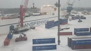 Cargo handling in port