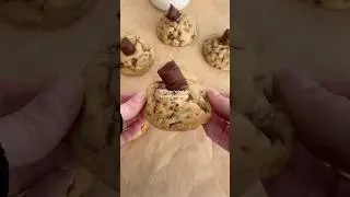 Do you like cookies?🤩🍪 #kinderbueno #cookies #nyccookies #shorts