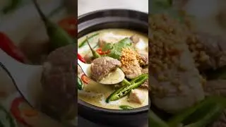 Green Curry: Creamy curry with coconut milk, green chilies, and chicken or beef. #thaicurry