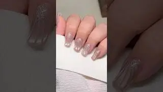 Cat eye nails