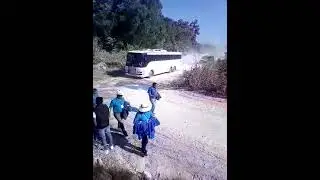 llegada de los autobuses de peregrinaci&oacute;n 2019 a San Pedro Teozacoalco.