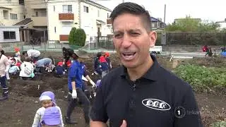 Muriwhenua man teaches Japanese tamariki about Māori tikanga