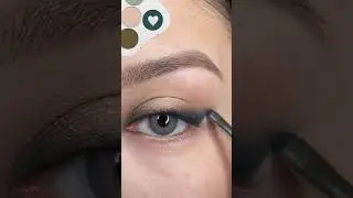 Green EyeMakeup Tutorial 💚👀 #makeup #softglamlook #shortvideos #youtubefeed #eyemakeup #shorts