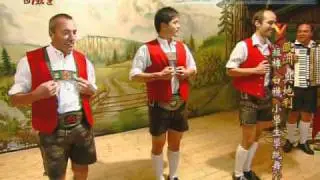 Learn how to do Shoe Slapping - Traditional Tyrolean Dancing