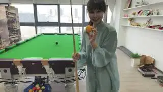 台球初学者小鱼儿登场啦，其实还蛮有天赋的，几个球熟悉后，就有点上手啦