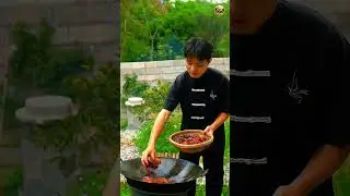 Fresh Crayfish & Loquat Cooked in Nature | Riverside Taste Adventure! 🦞🏞️🔥
