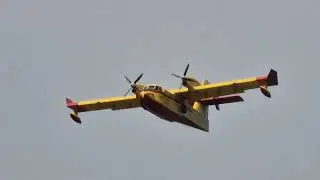 Firefighting plane at the Beznar reservoir (Granada) | Gu&aacute;jar Alto fire.