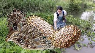 Unexpected fate. The girl discovered a dazzling pearl treasure under the water grass