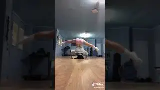 Headstand🤙🏼 #flexibility #headstandchallenge #frontalsplit #fitnessgirl #shorts