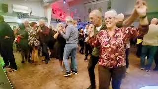 Trefpunt  - Gezellige dansmiddag  met ' t Orkesje   zondag 1 december 2024