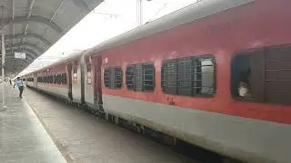 { YESTERDAY VIDEO} Kanyakumari Hazrat Nizamuddin crossing loop line fright train main line