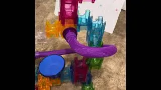 Building Q-BA-MAZE action stunt set