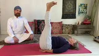 #01 Kundalini Yoga mit Fateh Singh (auf deutsch)