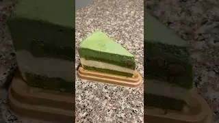 Creamy Matcha mousse cake is addicting #matcha #food #matchalover #mukbang