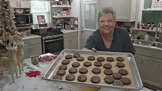 Тонкое мятное печенье в шоколадной глазури &mdash; простое, вкусное и быстрое в приготовлении.
