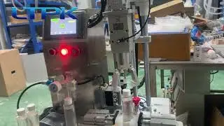 Semi-automatic pneumatic two-claw cap screwing machine