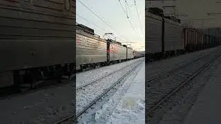 ВЛ11М-179Б/ВЛ11М-180 с грузовым поездом следует мимо ст. Которосль
