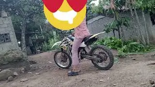 Mama nahla lagi belajar bawa motor trabas 