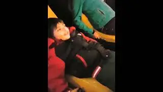 De niño en un simulador de montaña rusa, fue muy divertido. ¿ya lo jugaron?...