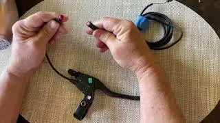 Отсоединение разъема жгута проводов электровелосипеда Lectric стало проще