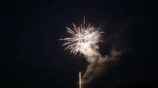 Батарея салютов TKB001 0 МАХИНА это 208 разнокалиберных залпа 1 1,2 веерное шоу фейерверков
