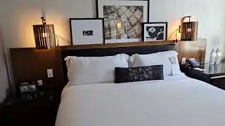 Londonhouse (Chicago, IL) 1 King River View Hilton Curio Collection 1525