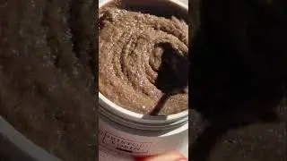 The Cleansing Volumising Paste is enriched in rose extracts to boost volume, thickness and bounce