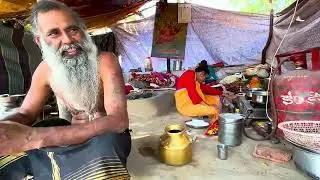 सिद्ध साध्वी अवधूतनी सत्यानंद भैरवी माता जी की मां नर्मदा जी के तट पर पेड़ के नीचे भोजन प्रसादी 🙏🚩🚩
