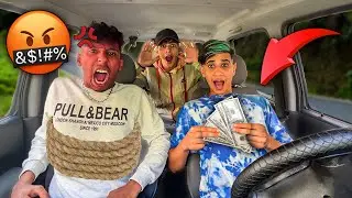 أخدنا بطاقة صديقنا و ربطناه في أعلى السيارة😳😂 شوفو اش طرا ليه 💔😭