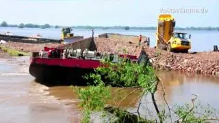 Hochwasser in der Altmark: Deichbau auf Schiffswrack