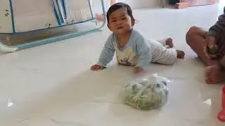 Baby likes  to eat fruit 