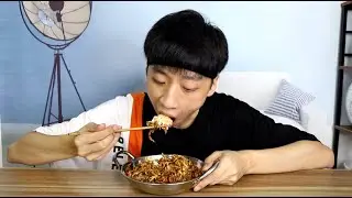 吃一斤食物体重就会长一斤吗？帅小伙做了一斤手撕鸡饭，结果...