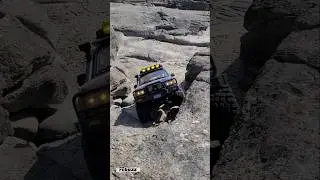 FMS FCX10 PRO TOYOTA LC80 Trail on the beach #fmsmodel #lc80 #fcx10 #toyota #scalercbuzz #rcbuzz