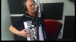 Voljela je mene lažno