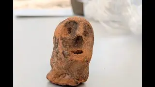 У меня была копия недавней средневековой археологической находки.