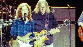Bonnie Raitt & Warren Haynes - Never Make Your Move Too Soon