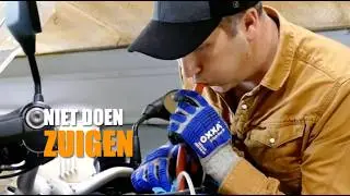 5 Manieren: Benzine Overhevelen of Aftappen