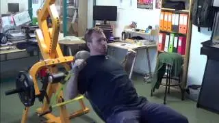Жим от груди на тросе с Powertec LeverGym и ремнем Spud Inc.