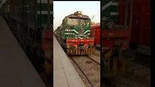 Fastest arrival of Pakistan express with GEU_40 9039| #viral #shorts #trainshorts #10millionviews