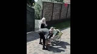 Kindness in action: support for mistreated delivery man #shorts