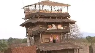 ESTE PRÉDIO FEITO DE BAMBU, CAPIM E MATOPE, FOI CONSTRUÍDO EM NIASSA.