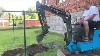 Minibagr z Č&iacute;ny - alibaba mini excavator - pr&aacute;ce s n&iacute;m na zahradě